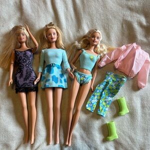 Lot of 3 Barbies